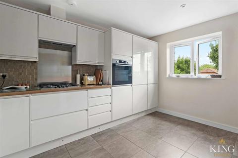 4 bedroom semi-detached house for sale, Vale Court, Studley
