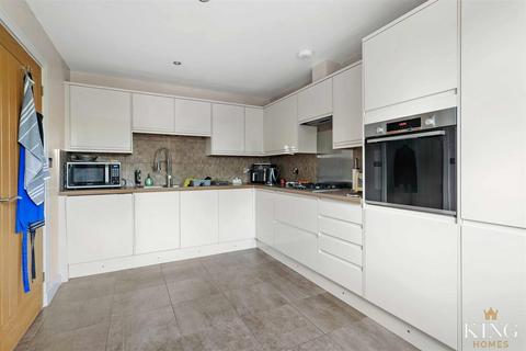 4 bedroom semi-detached house for sale, Vale Court, Studley