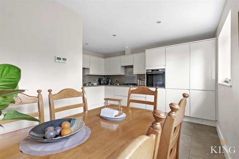 4 bedroom semi-detached house for sale, Vale Court, Studley
