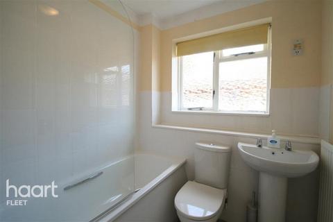 2 bedroom end of terrace house to rent, Netherhouse Moor, FLEET