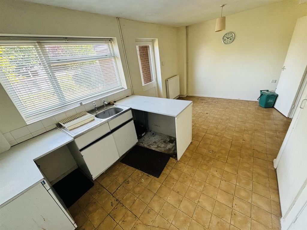 Kitchen...jpg