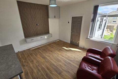 5 bedroom house share to rent, Room 1, Grovehall Drive, Leeds, LS11 7LN