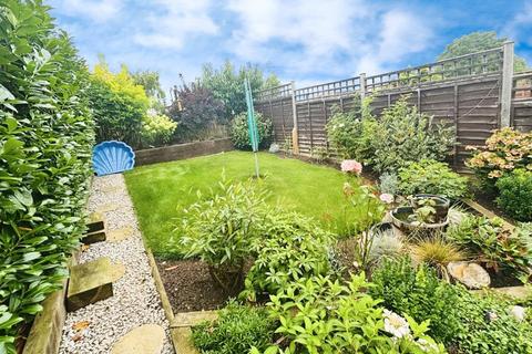 1 Burrows Close, Whitnash, Leamington Spa, CV31 2RG