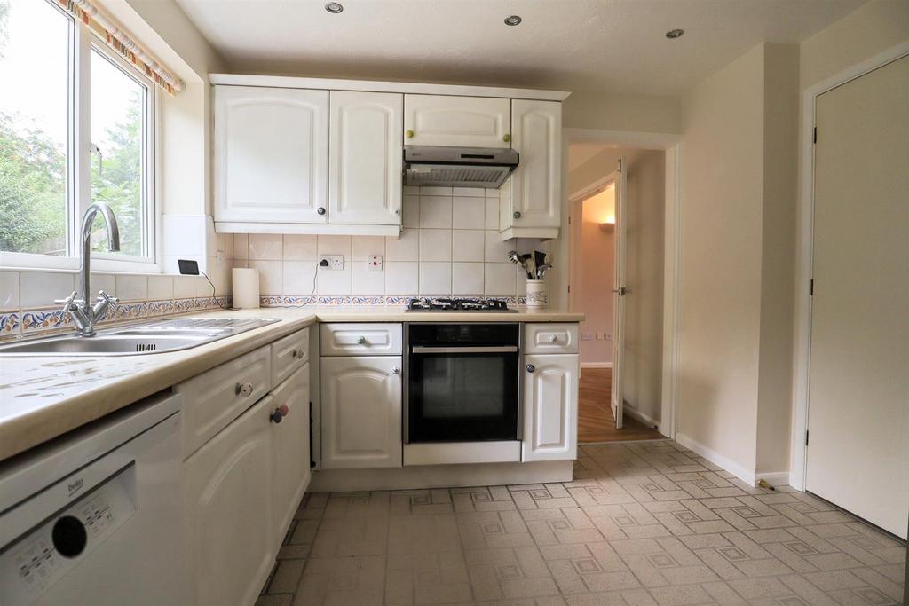 Kitchen (2).jpg
