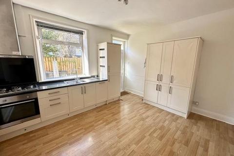 3 bedroom end of terrace house to rent, Stafford Parade, Skircoat Green, Halifax