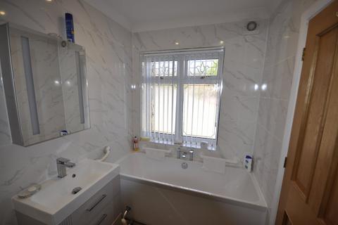 10 White Oak Drive, Kingswinford, DY6 9QN