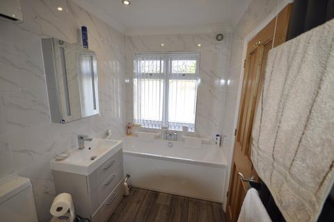 10 White Oak Drive, Kingswinford, DY6 9QN