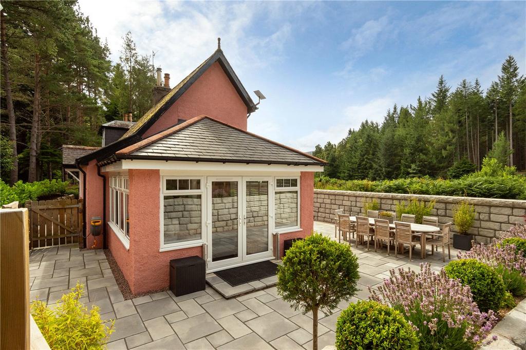 Cutaway Cottage