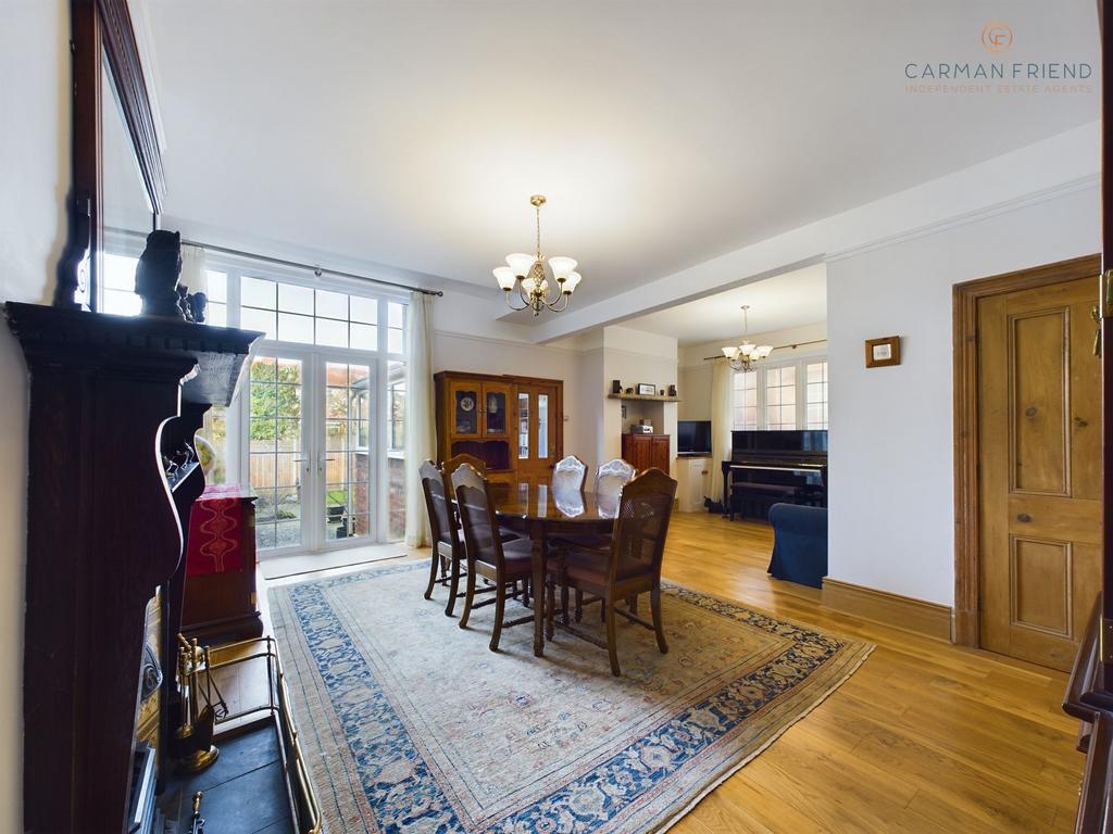 Lounge/Dining Room