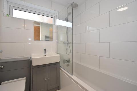 1 bedroom flat to rent, Aurum Close, Horley