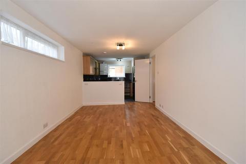 1 bedroom flat to rent, Aurum Close, Horley