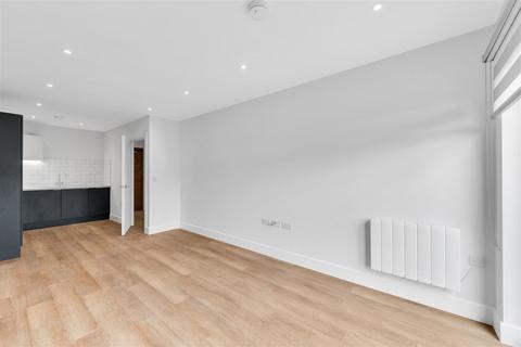 1 bedroom flat to rent, Cherry Orchard East, Kembrey Park, Swindon
