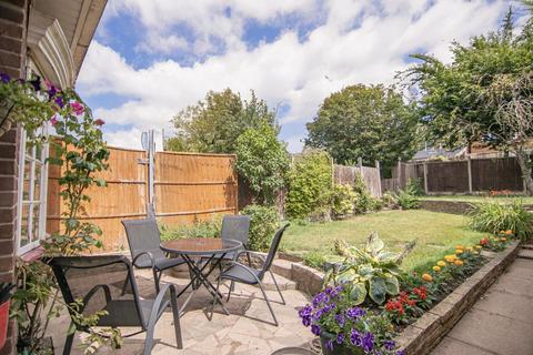 4 bedroom semi-detached house for sale, Shrewsbury Avenue, Leicester, Leicestershire, LE2 6JN