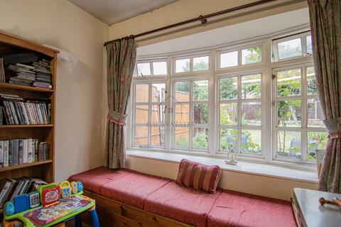 4 bedroom semi-detached house for sale, Shrewsbury Avenue, Leicester, Leicestershire, LE2 6JN