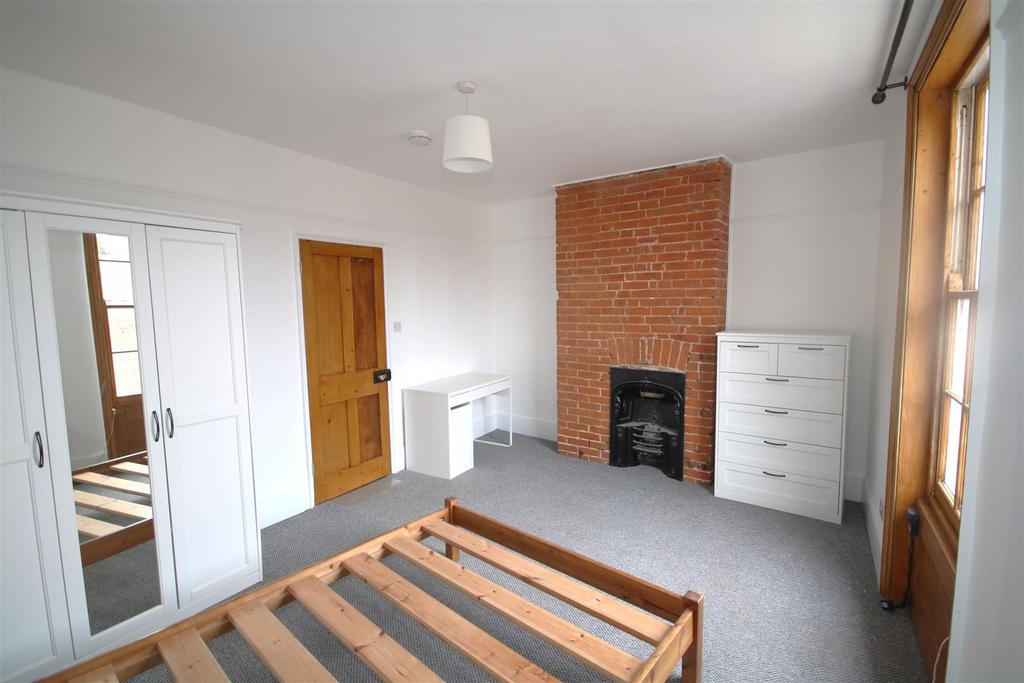 Bedroom 1b.JPG