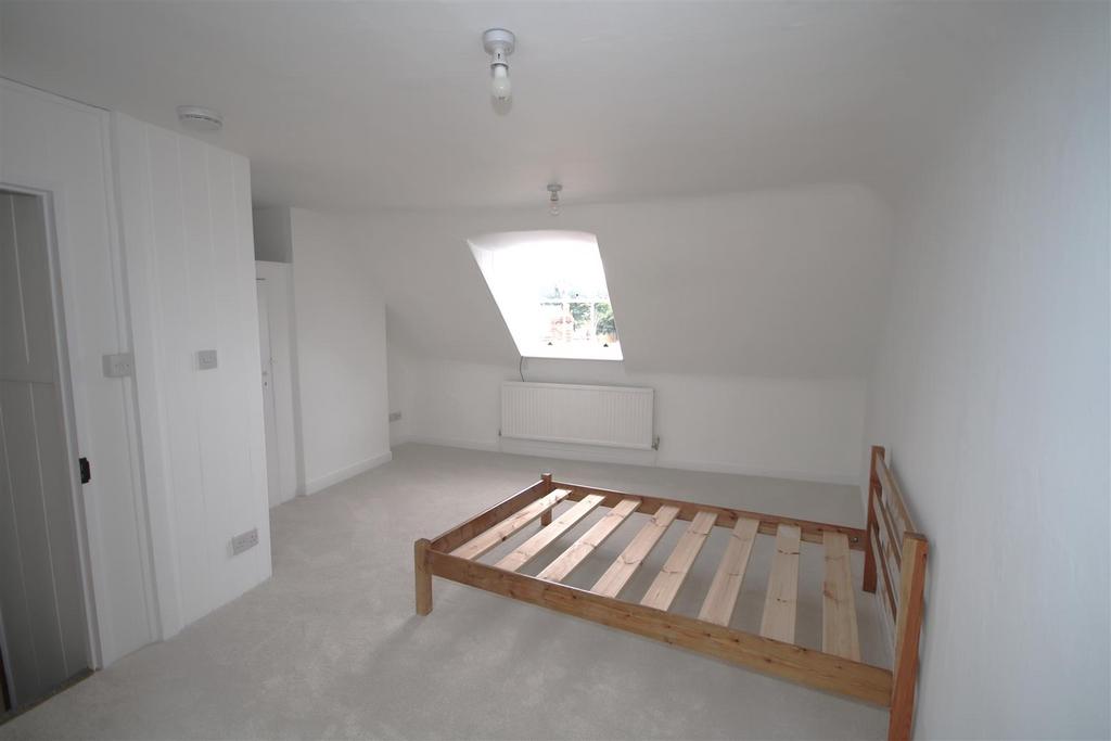 Bedroom 3b.JPG