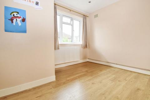 2 bedroom maisonette for sale, Valley Close, Pinner