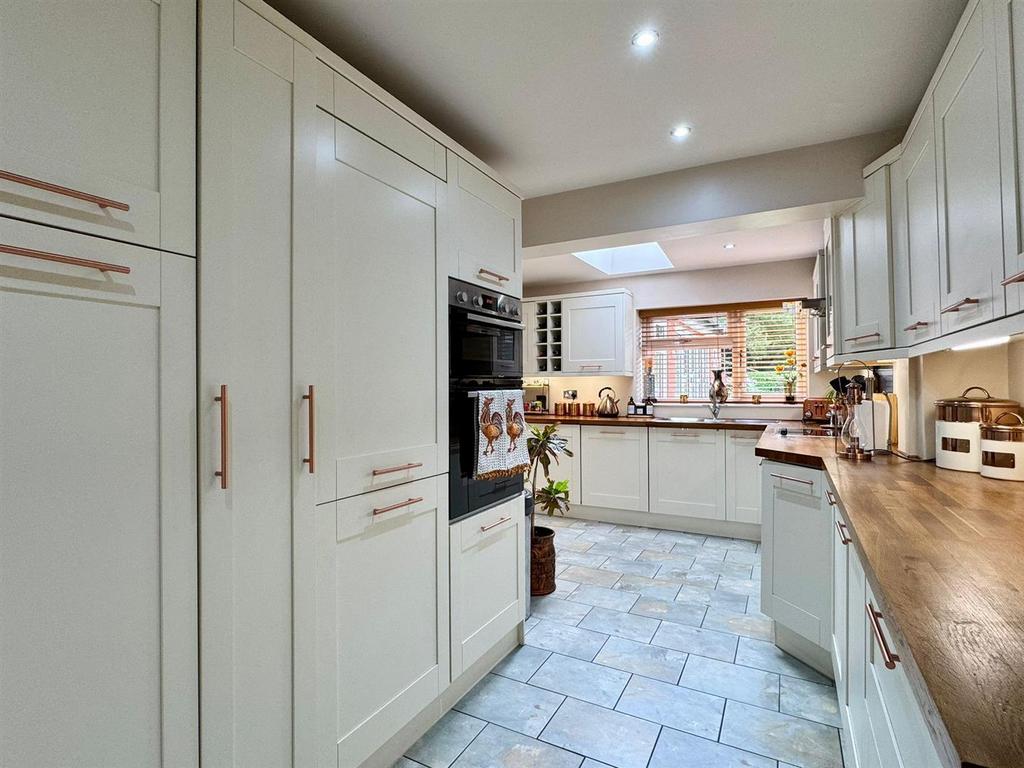 Kitchen (1).jpg
