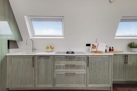 3 bedroom apartment to rent, Kensington, London W8