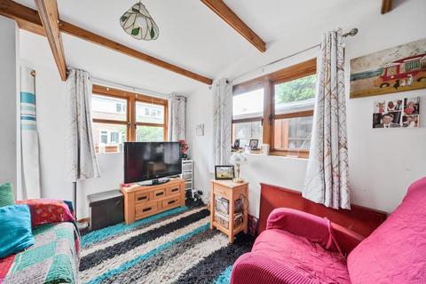 166 Albert Drive, Woking, GU21 5TZ
