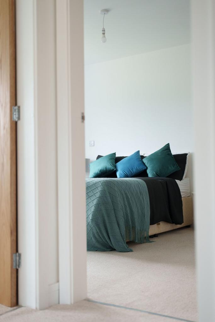Bedroom 1 (Top Left)