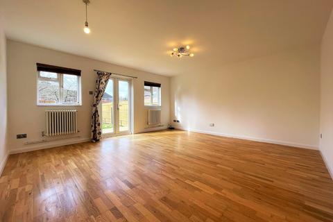 3 bedroom terraced house to rent, Kenilworth Crescent, Hart GU51