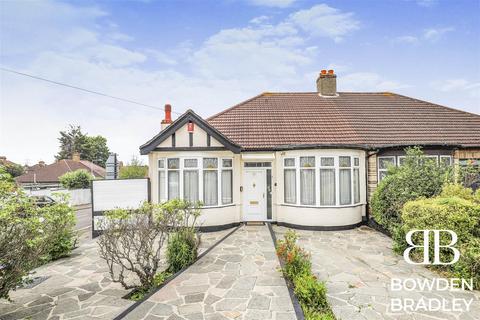 3 bedroom semi-detached bungalow to rent, Falmouth Gardens, Redbridge