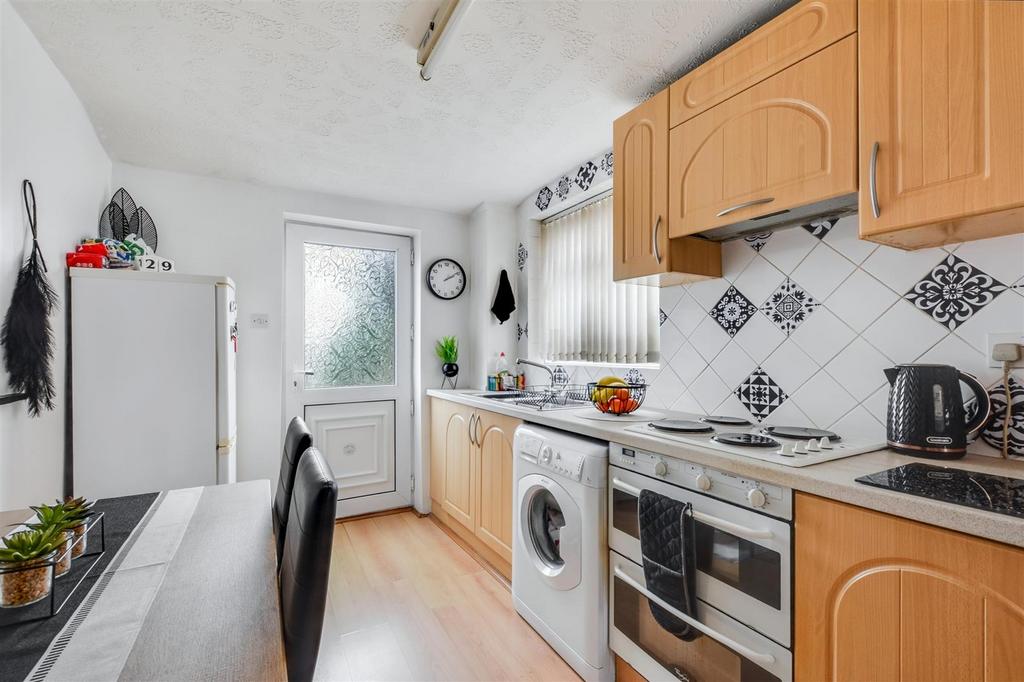 Kitchen 2.jpeg