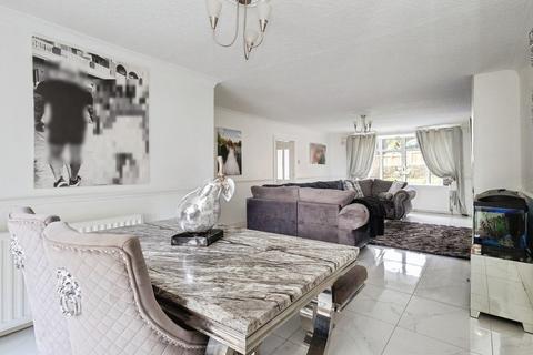 6 Thorncliffe Park, Royton, Oldham, OL2 5RX