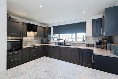 6 Thorncliffe Park, Royton, Oldham, OL2 5RX