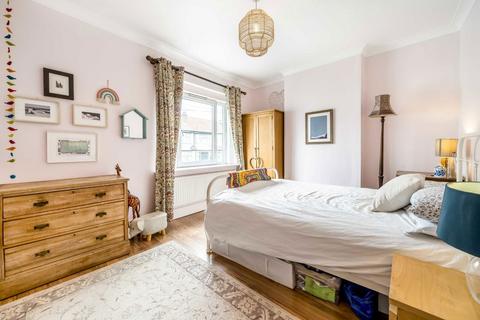 4 bedroom terraced house for sale, Leonard Road, London SW16