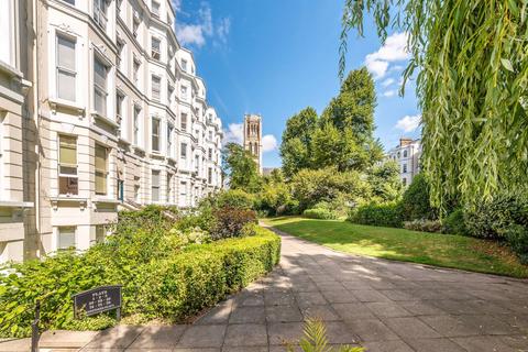 Studio to rent, Colville Gardens, Notting Hill, London, W11