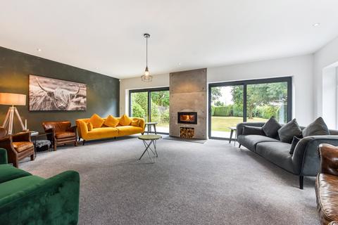 4 bedroom detached house for sale, Portsmouth Road, Horndean, Waterlooville, Hampshire