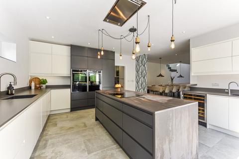 4 bedroom detached house for sale, Portsmouth Road, Horndean, Waterlooville, Hampshire