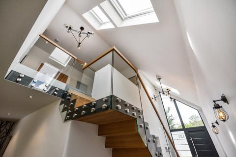4 bedroom detached house for sale, Portsmouth Road, Horndean, Waterlooville, Hampshire