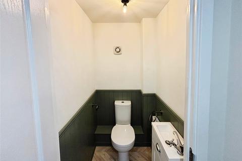 3 bedroom semi-detached house to rent, Sandhole Crescent, Shropshire TF3