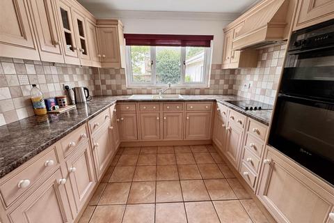 undefined, Heol Ceirios, Llandybie, Ammanford