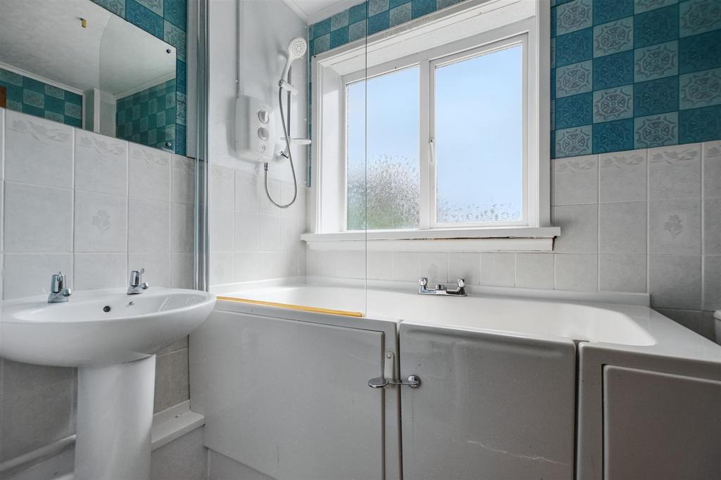 Bathroom 1.jpeg