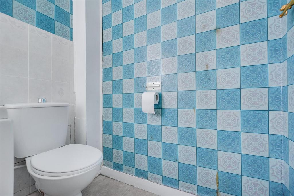 Bathroom 2.jpeg