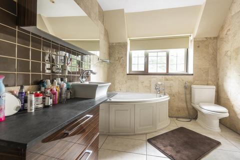 undefined, Pinner,  Greater London,  HA5