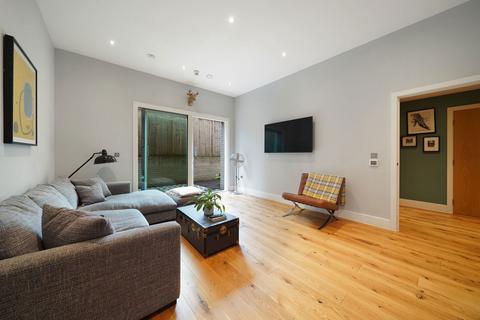 undefined, Chiswick High Road, London W4