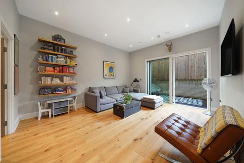 undefined, Chiswick High Road, London W4