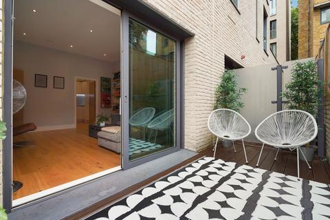 1 bedroom ground floor flat for sale, Chiswick High Road, London W4
