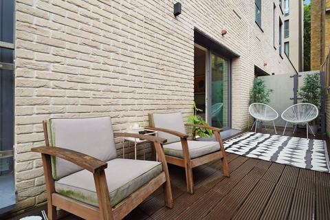 1 bedroom ground floor flat for sale, Chiswick High Road, London W4
