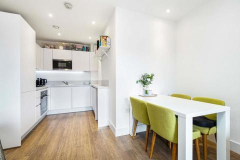 2 bedroom flat for sale, Pipit Drive, London, SW15