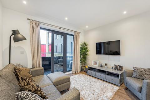 2 bedroom flat for sale, Pipit Drive, Putney, London, SW15