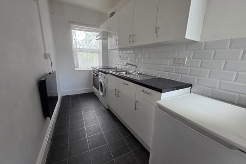 1 bedroom flat to rent, Castle Street, Luton, Bedfordshire