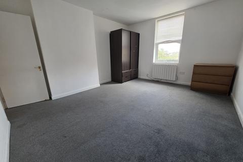 1 bedroom flat to rent, Castle Street, Luton, Bedfordshire