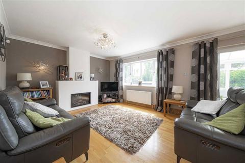 36 Hythe End Road, Wraysbury, Staines-upon-thames, TW19 5AR
