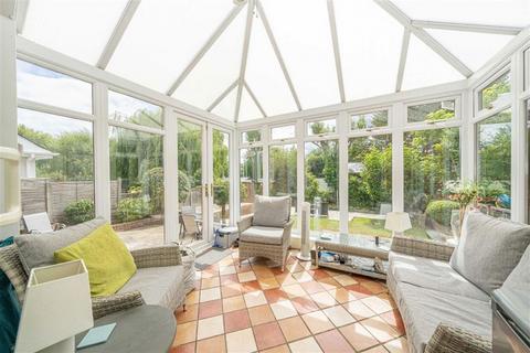 36 Hythe End Road, Wraysbury, Staines-upon-thames, TW19 5AR